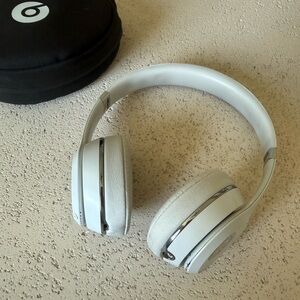 Beats by Dre White Over-Ear Headphones